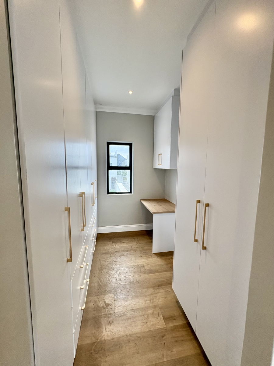 4 Bedroom Property for Sale in Sandown Western Cape
